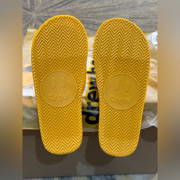 *NEW* Drew House Mascot Slippers “Golden Yellow” - Size S/M - Picture 2 of 3
